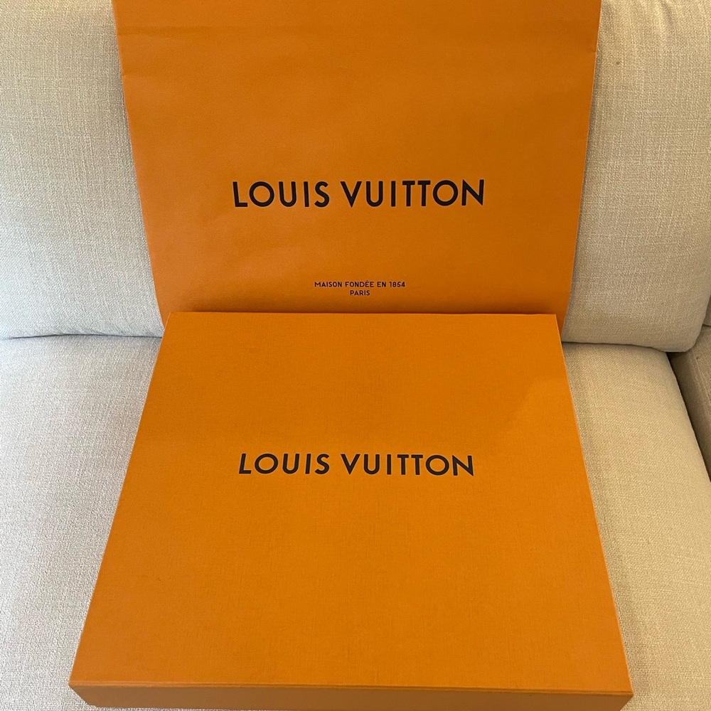 Louis Vuitton Medium Neverfull Box + Dust Bag